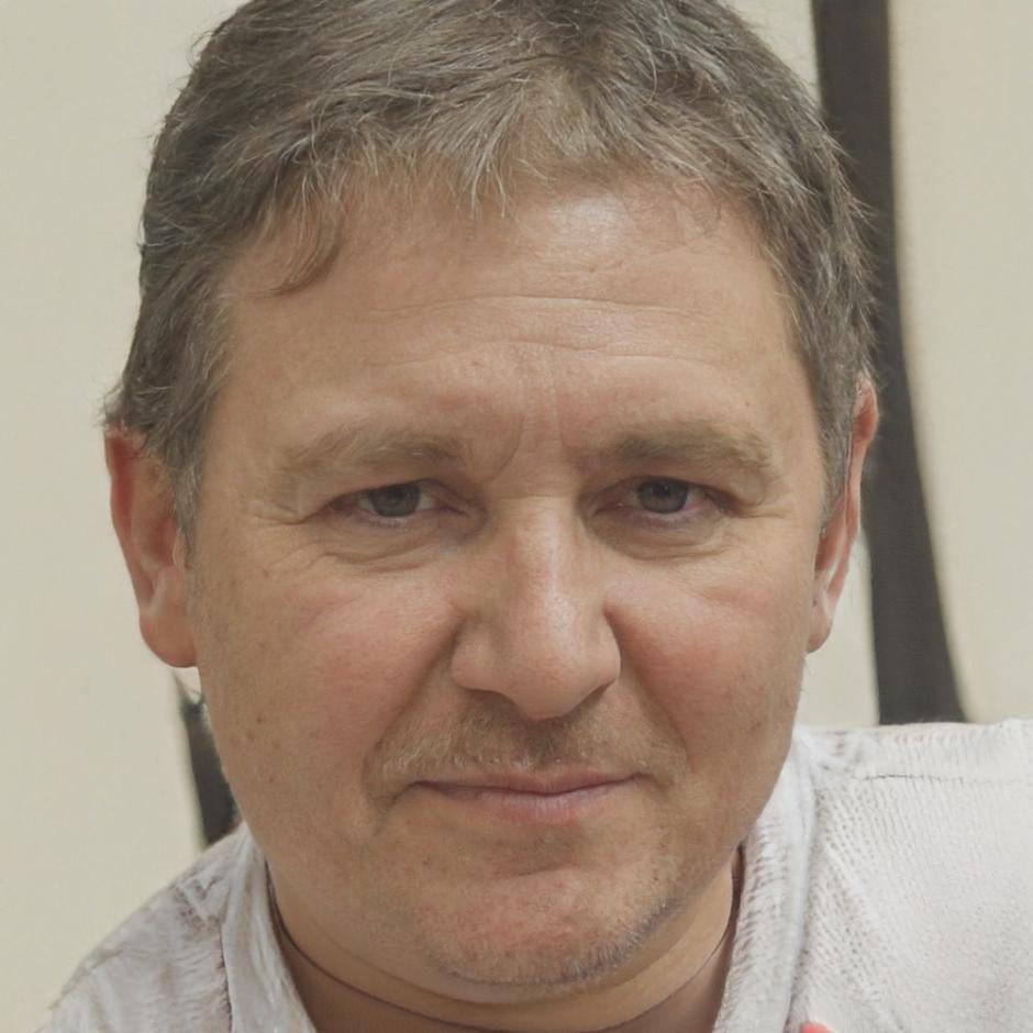 Retrato profesional de Aurelio Mendoza